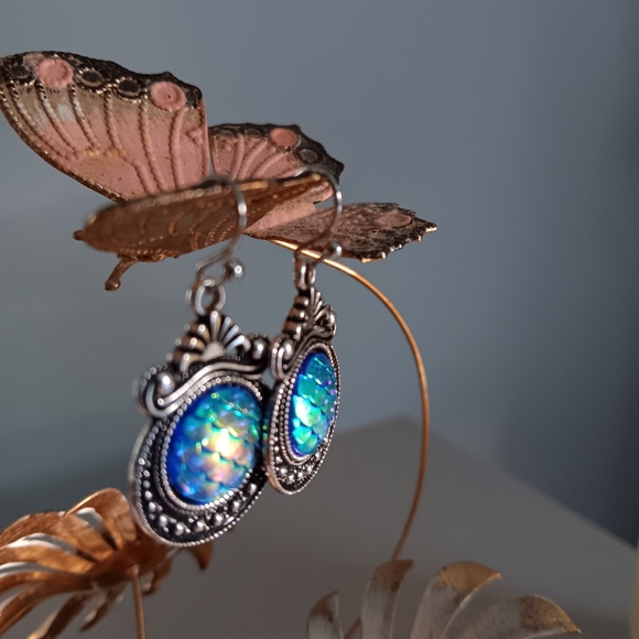 NWOT Iridescent Fish Scales Mermaid Earrings Handmade Sterling Hooks - Picture 3 of 6